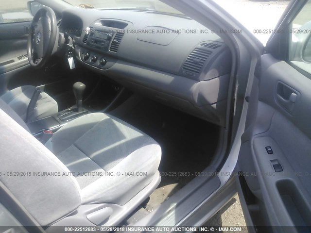4T1BE32K03U745740 - 2003 TOYOTA CAMRY LE/XLE/SE 银色 照片 5