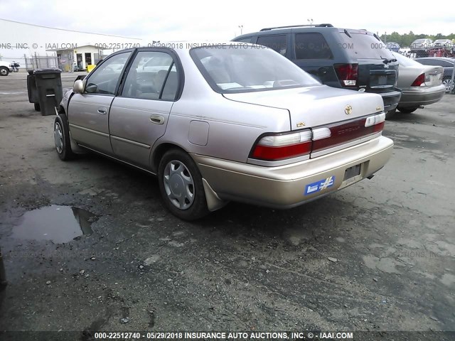 1NXBB02E7VZ592729 - 1997 TOYOTA COROLLA DX SILVER photo 3