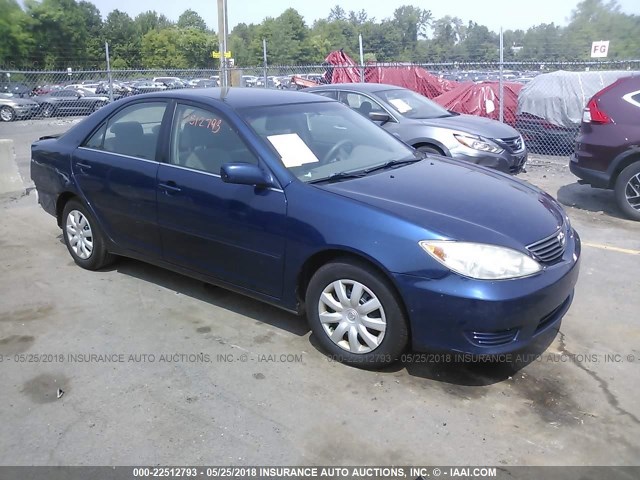 4T1BE30K25U417340 - 2005 TOYOTA CAMRY LE/XLE/SE ლურჯი ფოტო 1