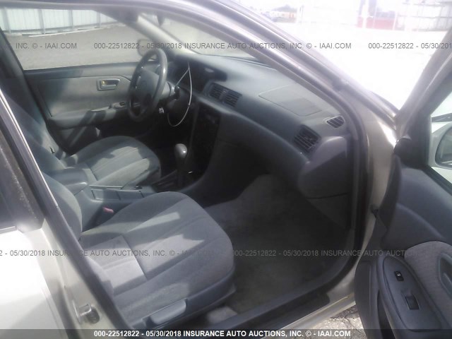 4T1BG22K3YU656739 - 2000 TOYOTA CAMRY CE/LE/XLE SILVER photo 5