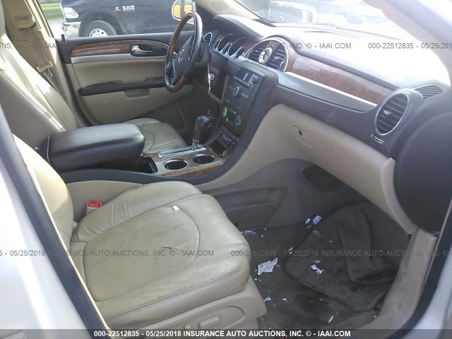 5GAER23768J135412 - 2008 BUICK ENCLAVE CXL WHITE photo 5