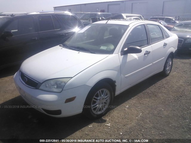 1FAFP34N37W210540 - 2007 FORD FOCUS ZX4/S/SE/SES WHITE photo 2