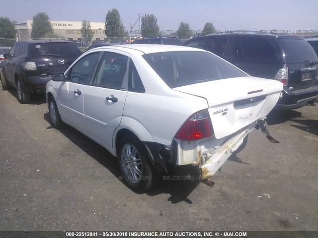 1FAFP34N37W210540 - 2007 FORD FOCUS ZX4/S/SE/SES WHITE photo 3