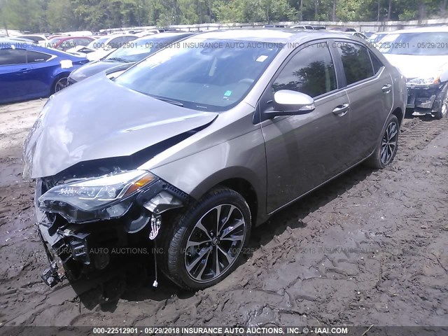 5YFBURHEXJP822717 - 2018 TOYOTA COROLLA L/LE/XLE/SE/XSE GRAY photo 2