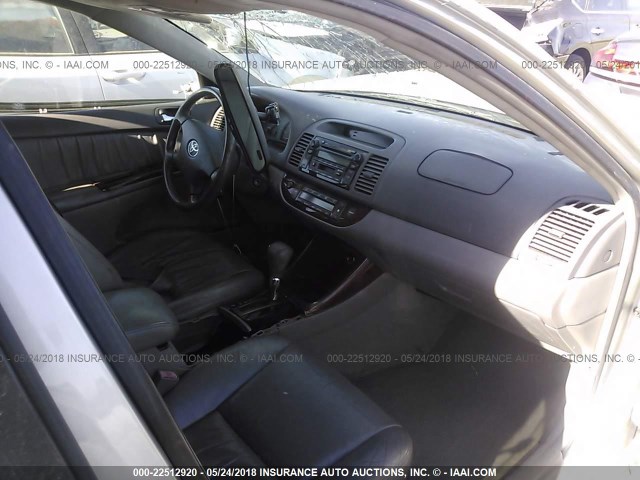 4T1BE32K03U727660 - 2003 TOYOTA CAMRY LE/XLE/SE ვერცხლისფერი ფოტო 5