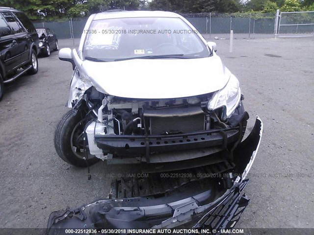 3N1CE2CP4EL436592 - 2014 NISSAN VERSA NOTE S/S PLUS/SV/SL SILVER photo 6