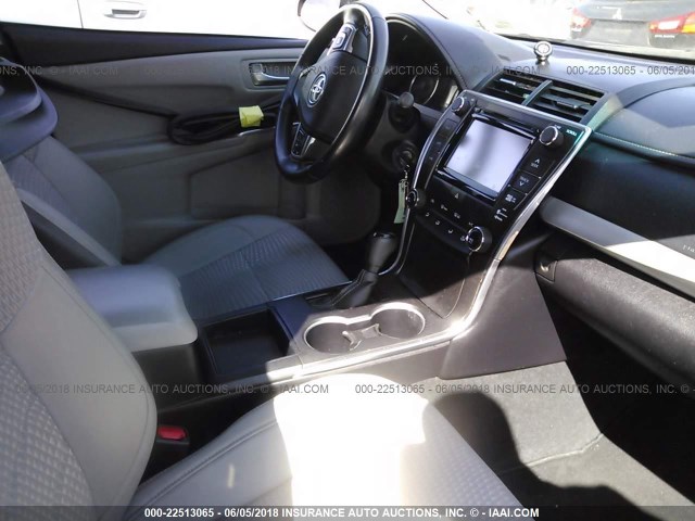 4T1BF1FK1FU063238 - 2015 TOYOTA CAMRY LE/XLE/SE/XSE BLACK photo 5