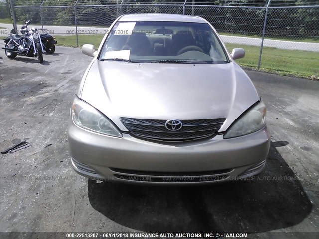 4T1BF32K52U032540 - 2002 TOYOTA CAMRY LE/XLE/SE 金色 照片 6