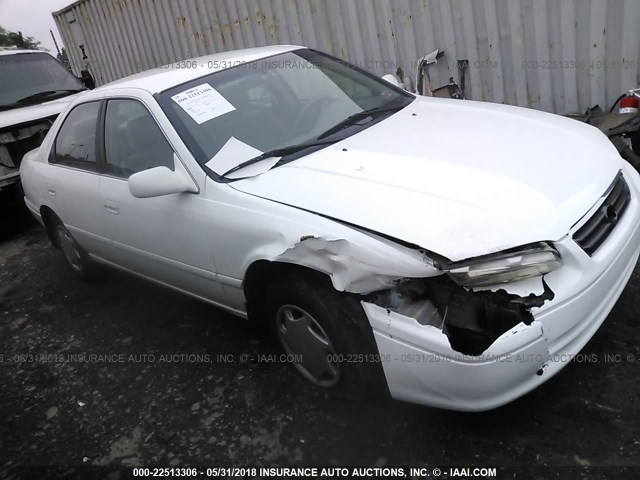 4T1BG22K8YU926452 - 2000 TOYOTA CAMRY CE/LE/XLE WHITE photo 1