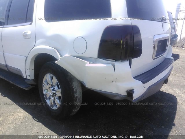 5LMFU28RX3LJ10630 - 2003 LINCOLN NAVIGATOR თეთრი ფოტო 6
