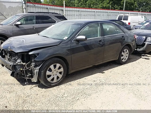 4T1BF3EK0BU739329 - 2011 TOYOTA CAMRY SE/LE/XLE ნაცრისფერი ფოტო 2
