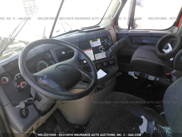 1FUGGLD58GLGU4643 - 2016 FREIGHTLINER CASCADIA 125  RED photo 5