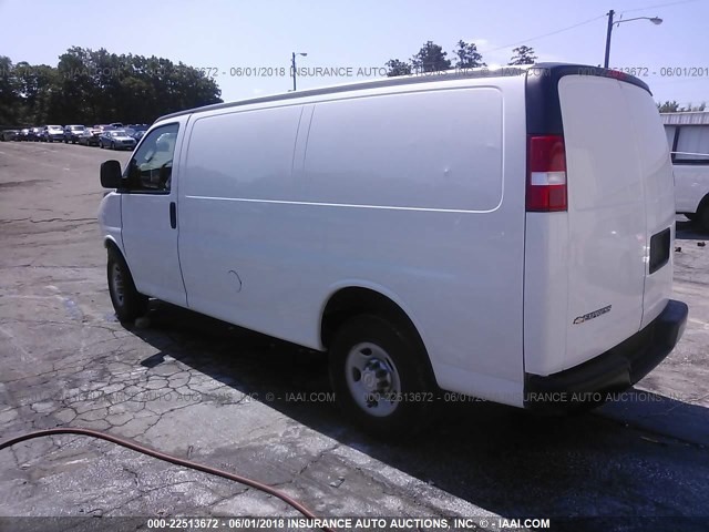 1GCWGAFF8H1248011 - 2017 CHEVROLET EXPRESS G2500  WHITE photo 3