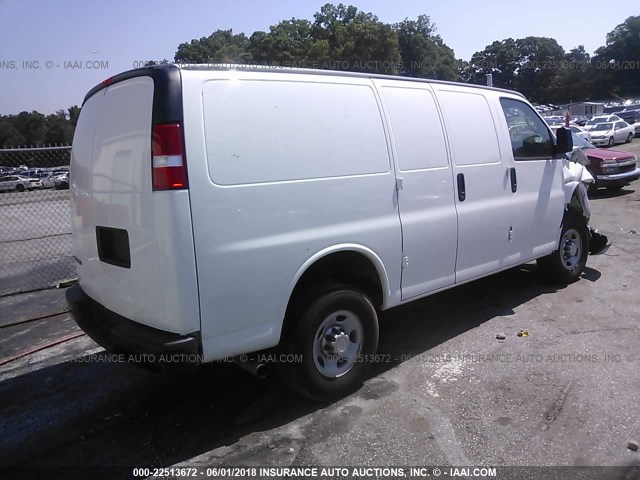 1GCWGAFF8H1248011 - 2017 CHEVROLET EXPRESS G2500  WHITE photo 4