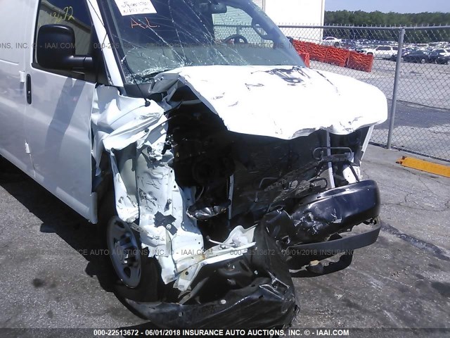 1GCWGAFF8H1248011 - 2017 CHEVROLET EXPRESS G2500  WHITE photo 6