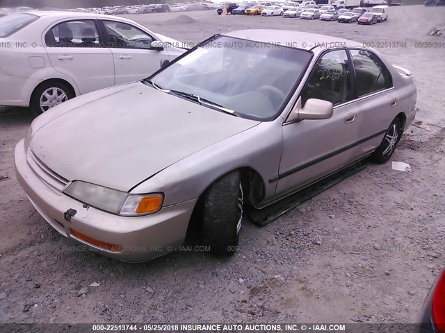 1HGCD5631TA253571 - 1996 HONDA ACCORD LX/EX SILVER photo 2