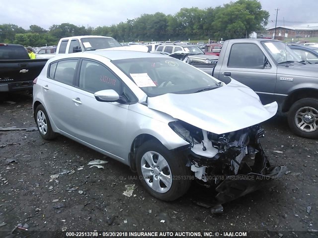 KNAFK5A81H5671727 - 2017 KIA FORTE LX SILVER photo 1