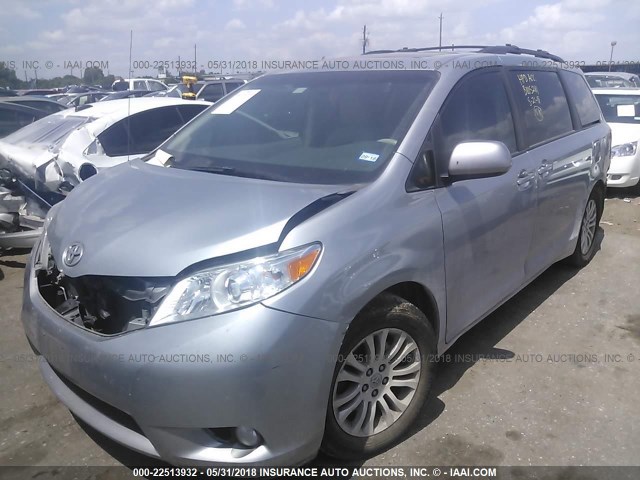 5TDYK3DC8ES410276 - 2014 TOYOTA SIENNA XLE/LIMITED SILVER photo 2