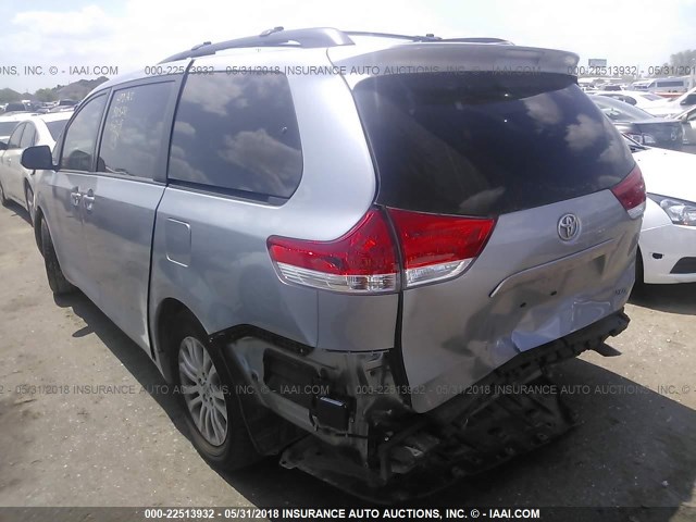 5TDYK3DC8ES410276 - 2014 TOYOTA SIENNA XLE/LIMITED SILVER photo 3