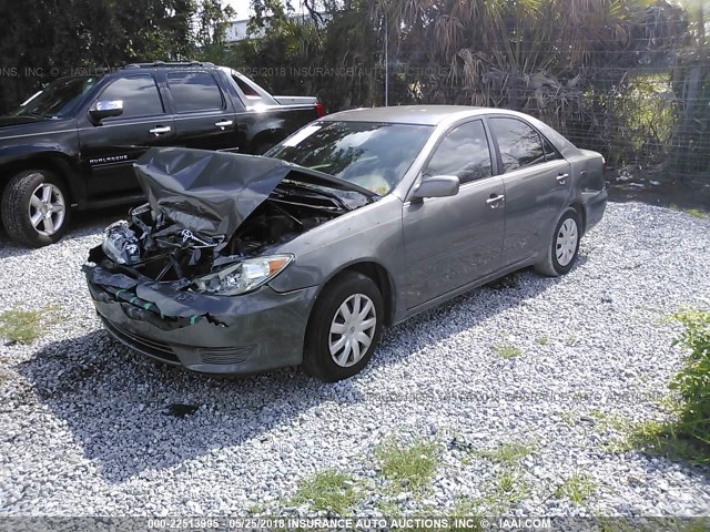 4T1BE32K06U742552 - 2006 TOYOTA CAMRY LE/XLE/SE ნაცრისფერი ფოტო 2