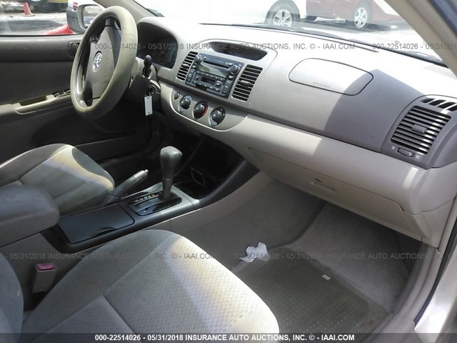 4T1BE32K03U670313 - 2003 TOYOTA CAMRY LE/XLE/SE ოქროსფერი ფოტო 5