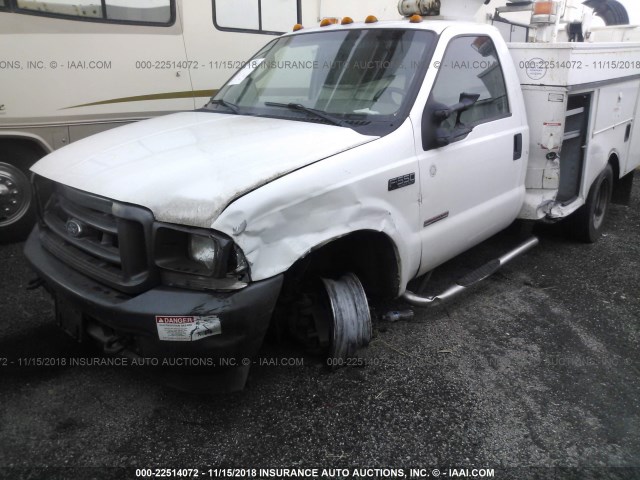 1FDAF57P44ED93329 - 2004 FORD F550 SUPER DUTY WHITE photo 2