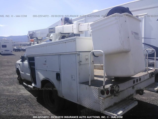 1FDAF57P44ED93329 - 2004 FORD F550 SUPER DUTY WHITE photo 3