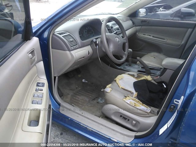 4T1BE32K03U135997 - 2003 TOYOTA CAMRY LE/XLE/SE BLUE photo 5