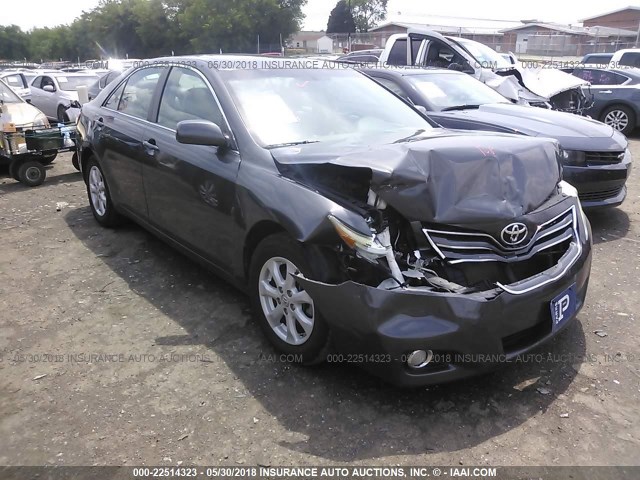4T1BF3EK5BU655877 - 2011 TOYOTA CAMRY SE/LE/XLE GRAY photo 1