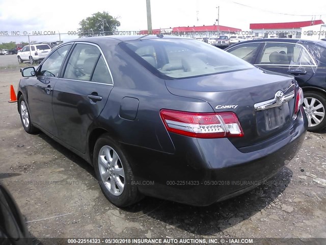4T1BF3EK5BU655877 - 2011 TOYOTA CAMRY SE/LE/XLE GRAY photo 3
