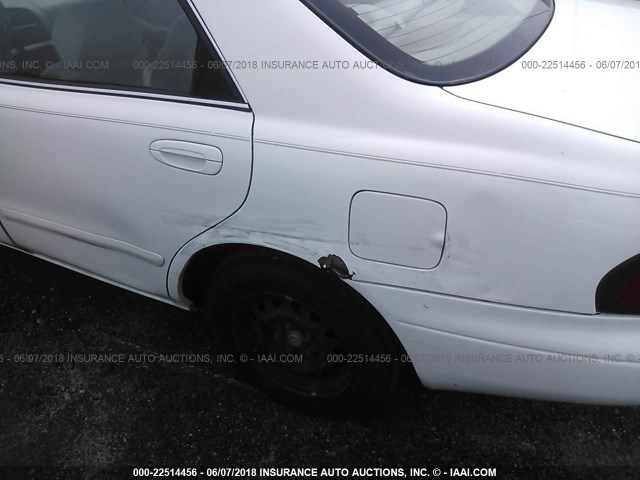 1YVGF22C1W5715505 - 1998 MAZDA 626 DX/LX WHITE photo 6