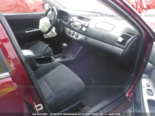 4T1BE32K85U093839 - 2005 TOYOTA CAMRY LE/XLE/SE წითელი ფოტო 5