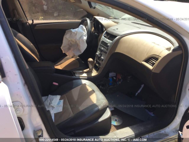 1G1ZG57B19F155750 - 2009 CHEVROLET MALIBU LS WHITE photo 5