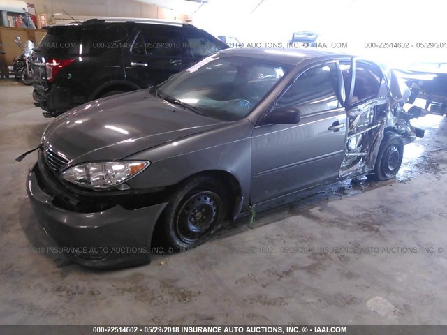 4T1BE32K65U539521 - 2005 TOYOTA CAMRY LE/XLE/SE GRAY photo 2