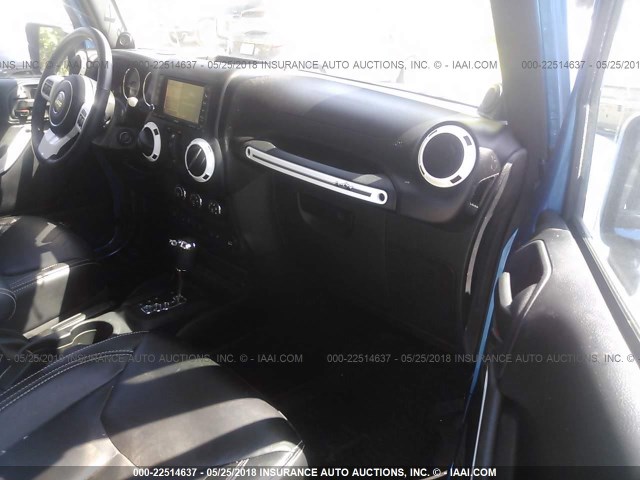 1C4HJWEG8EL202454 - 2014 JEEP WRANGLER UNLIMITE SAHARA BLUE photo 5