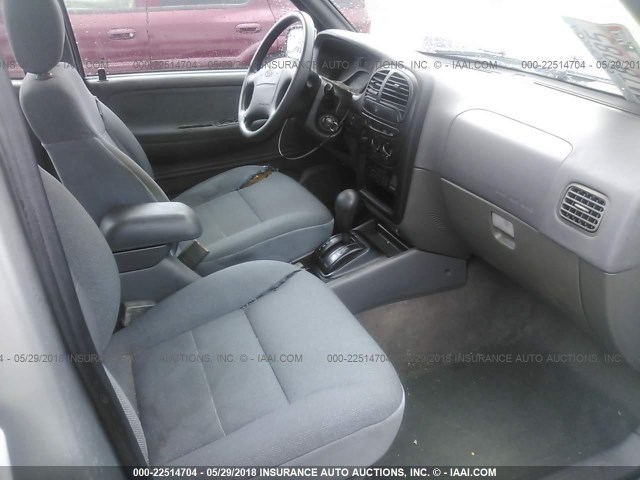 KNDJB723015057785 - 2001 KIA SPORTAGE SILVER photo 5