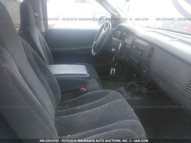 1B7GG22N41S348159 - 2001 DODGE DAKOTA GRAY photo 5