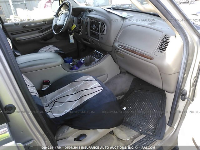 5LMFU28A4YLJ40563 - 2000 LINCOLN NAVIGATOR 金色 照片 5