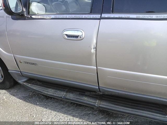 5LMFU28A4YLJ40563 - 2000 LINCOLN NAVIGATOR 金色 照片 6