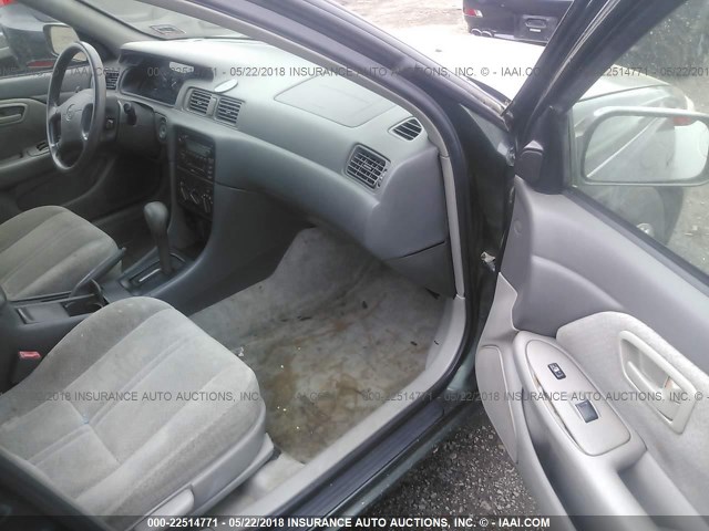 4T1BG22K2YU942534 - 2000 TOYOTA CAMRY CE/LE/XLE მწვანე ფოტო 5
