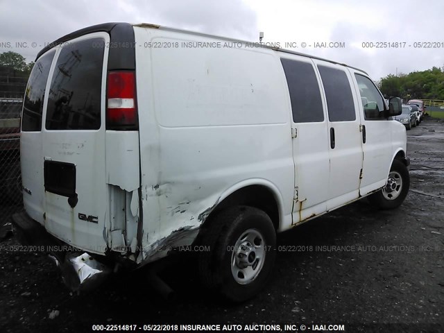 1GTGG25VX31185134 - 2003 GMC SAVANA G2500 WHITE photo 4