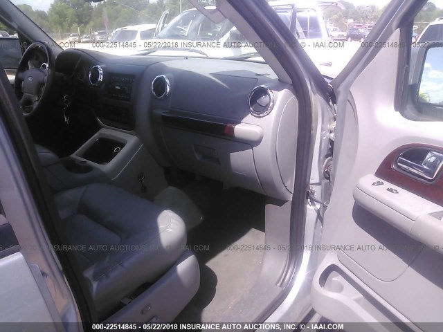 1FMFU20556LA51745 - 2006 FORD EXPEDITION LIMITED SILVER photo 5