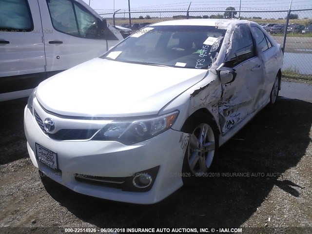 4T1BF1FKXEU457156 - 2014 TOYOTA CAMRY L/SE/LE/XLE 白色 照片 2