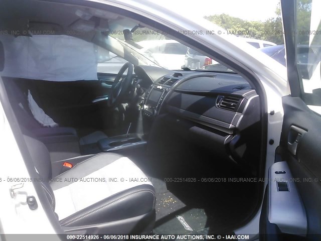 4T1BF1FKXEU457156 - 2014 TOYOTA CAMRY L/SE/LE/XLE 白色 照片 5
