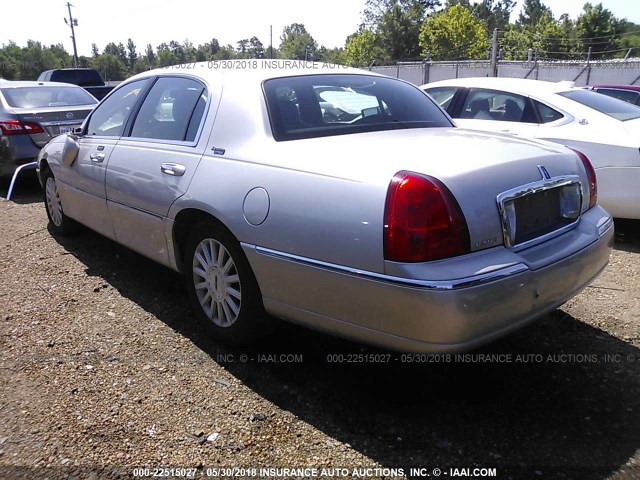 2LNHM82V48X646732 - 2008 LINCOLN TOWN CAR SIGNATURE LIMITED SILVER photo 3