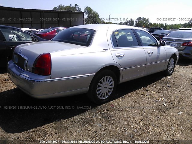 2LNHM82V48X646732 - 2008 LINCOLN TOWN CAR SIGNATURE LIMITED SILVER photo 4