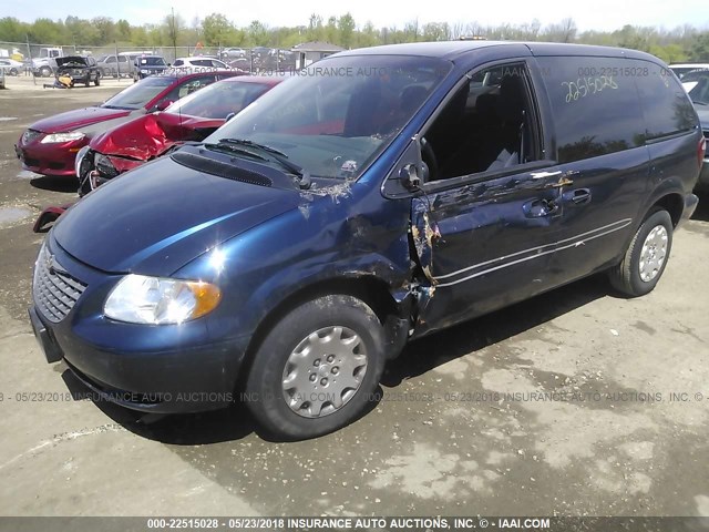 1C8GJ45382B607016 - 2002 CHRYSLER VOYAGER LX BLUE photo 2