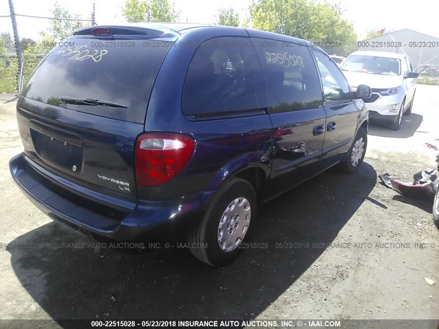 1C8GJ45382B607016 - 2002 CHRYSLER VOYAGER LX BLUE photo 4