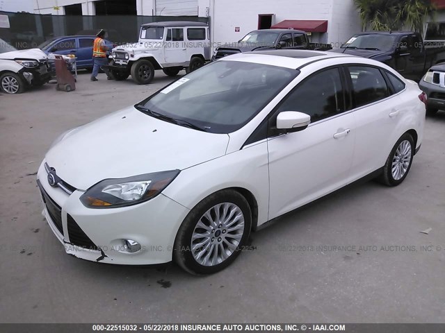 1FAHP3J29CL273544 - 2012 FORD FOCUS TITANIUM WHITE photo 2