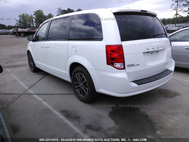 2C4RDGBG9JR201711 - 2018 DODGE GRAND CARAVAN SE WHITE photo 3